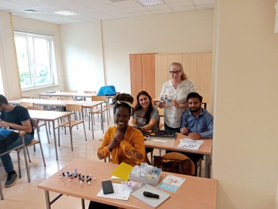 Letni program TABMED (Torun and Bydgoszcz Medical Summer Program) w Katedrze Chemii Organicznej, realizowany przez zagranicznych studentów kierunku farmacja . Kliknij, aby powiększyć zdjęcie.